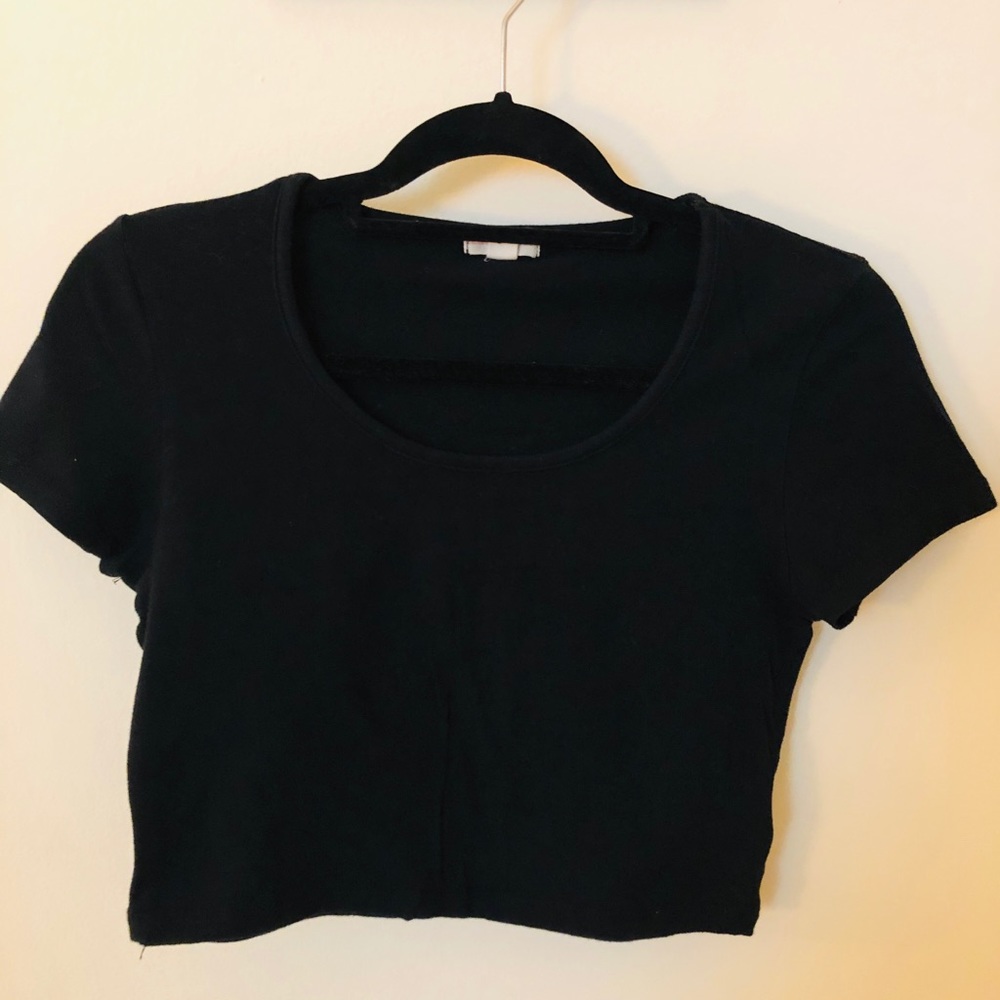 Black cropped shirt